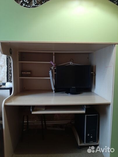 Двухъярусная кровать со шкафом и столом