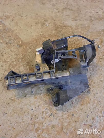 Замок задней правой двери Ford Focus 2