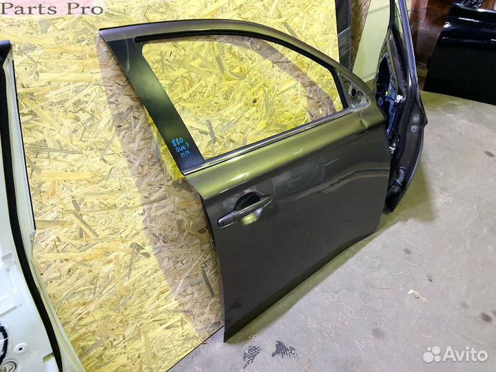 Передняя правая дверь Mitsubishi Outlander 3