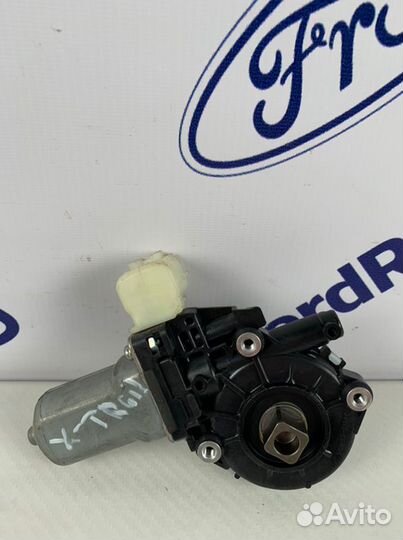 Мотор стеклоподъемника задний правый Nissan