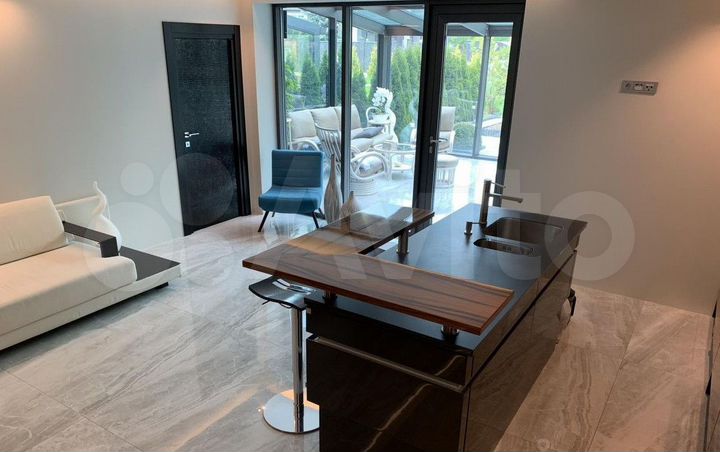 Таунхаус 300 м² на участке 1,5 сот.