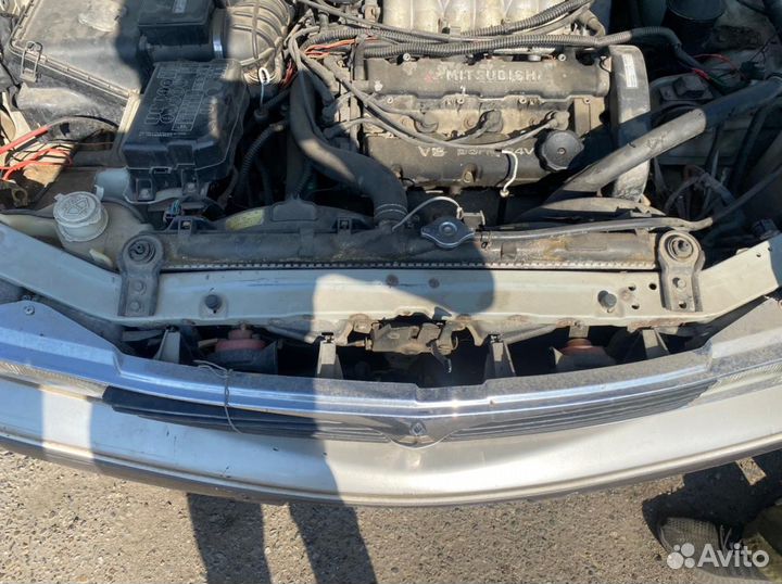 Рамка радиаторов Mitsubishi Diamanté 1