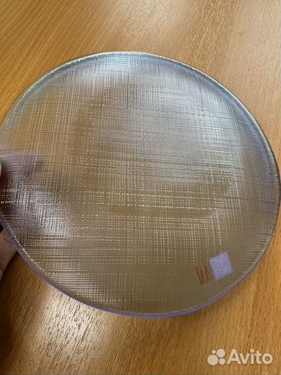 Тарелка из стекла голубая