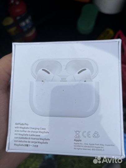 Новые AirPods Pro with Wireless Charging Case