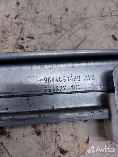 Стеклоподъемник передний правый Peugeot 407