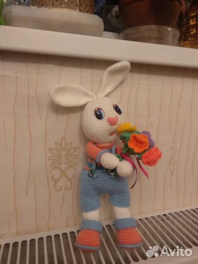 Амигуруми игрушка Зайчик с букетом