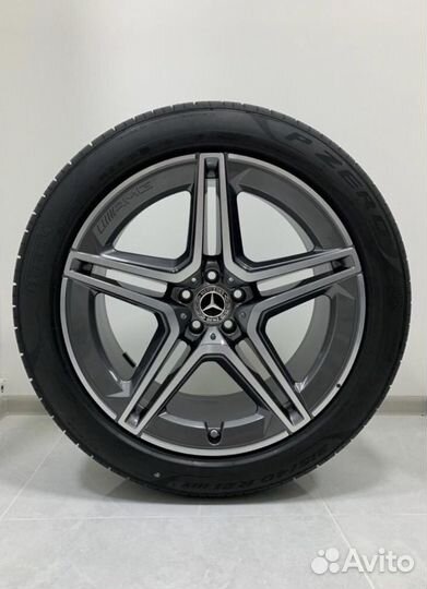 Pirelli P Zero PZ4 275/45 R21 и 315/40 R21 111Y