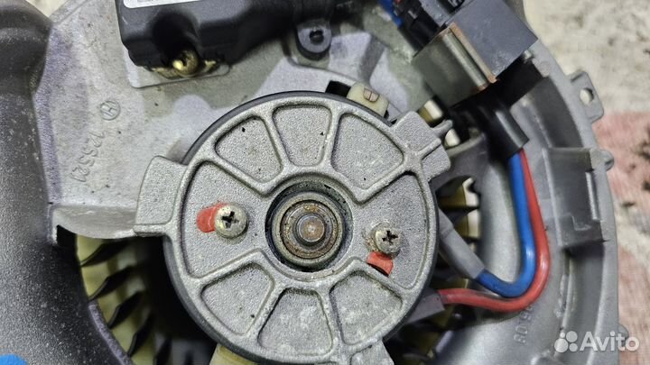 Мотoр пeчки в сбopе на Меrcеdes-Вenz W140