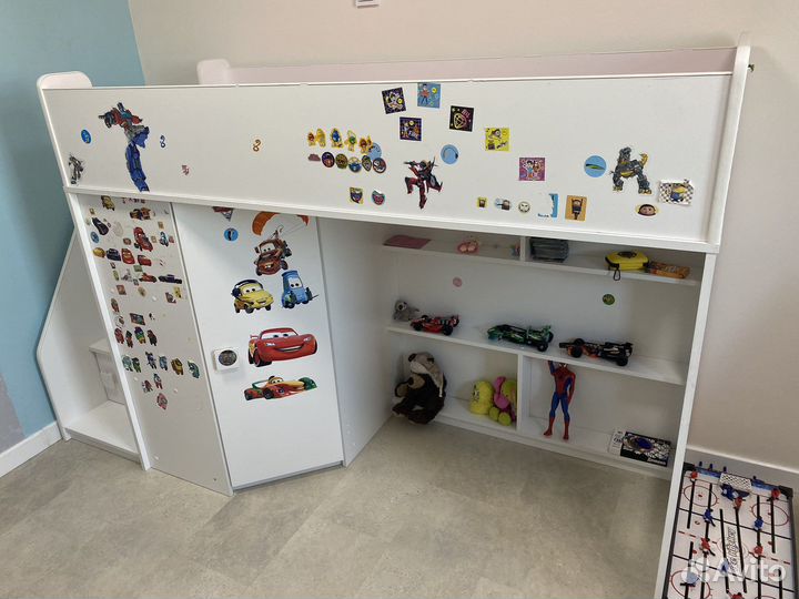 Кровать-чердак со шкафом