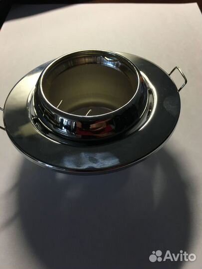 Потолочные светильники и галогеновые лампочки