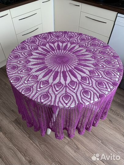 Вязаная скатерть ручной работы