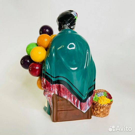 Бабушка с шарами статуэтка Royal Doulton