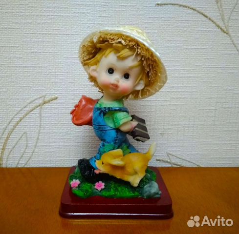 Мальчик с собакой керамическая фигурка