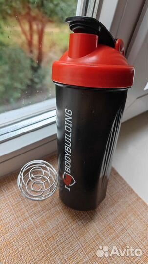 Спортивные бутылки, шейкеры