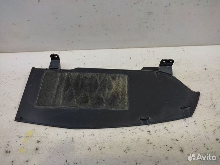 Кожух фонаря левый Toyota Land Cruiser 200 2015