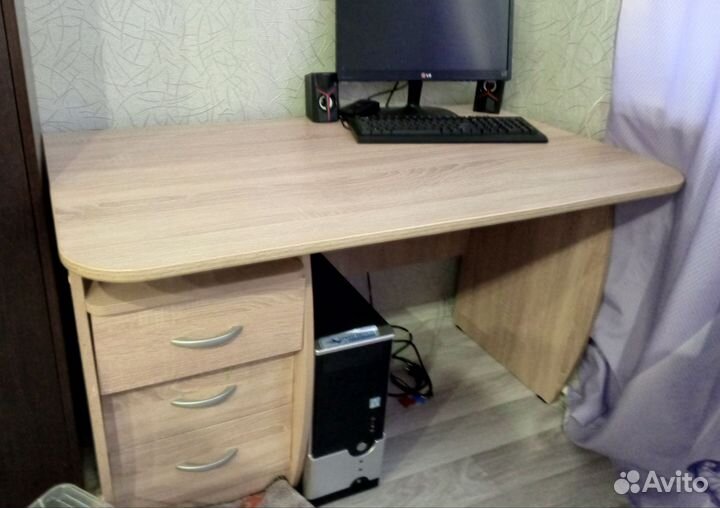 Письменный стол