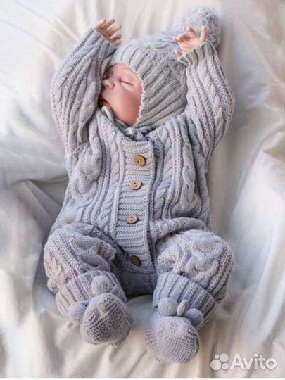 Вязаный комплект для малыша на выписку