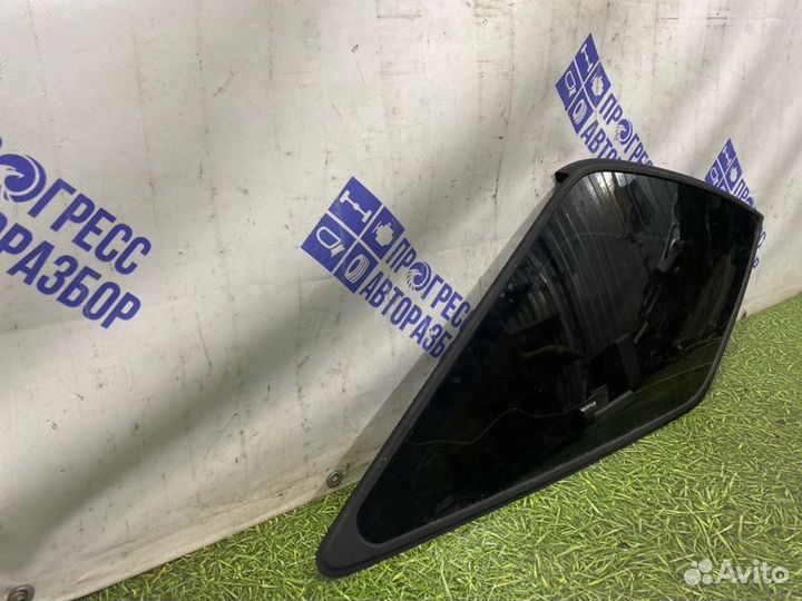 Стекло форточка боковое заднее левое Kia Sorento