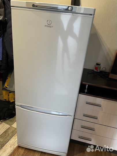 Продам холодильник Indezit рабочий