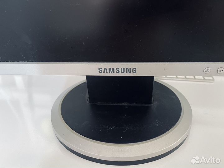 Монитор Samsung SyngMaster 940 N