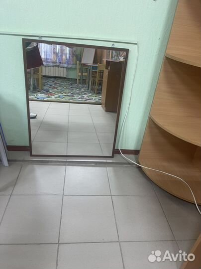 Зеркало настенное в деревянной раме