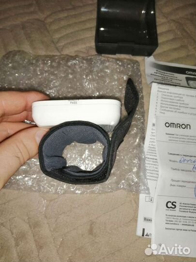 Тонометр на запястье omron r52