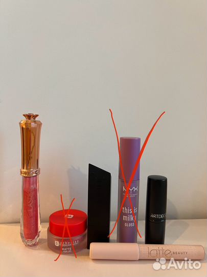 Помады, блески и бальзамы для губ