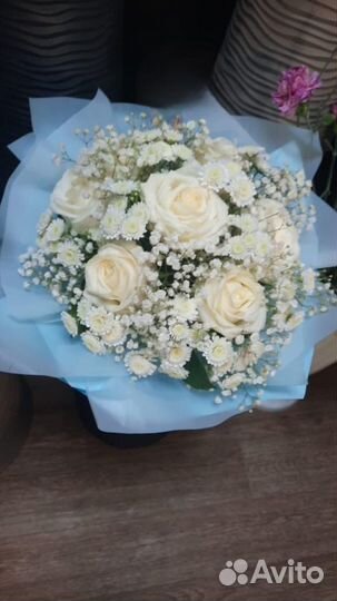 Белая роза, хризантема, белая гипсофила центр Сочи