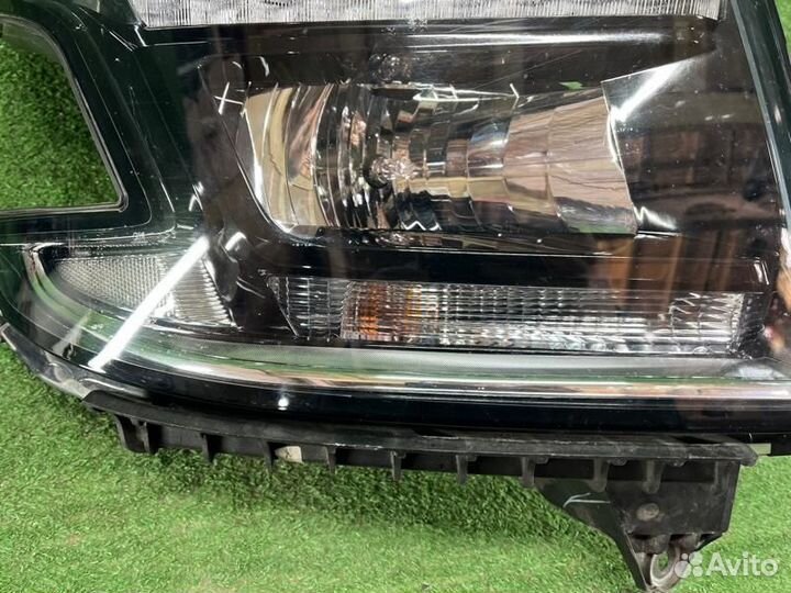 Фара правая Chevrolet Tahoe 4 (2014-2020) галоген