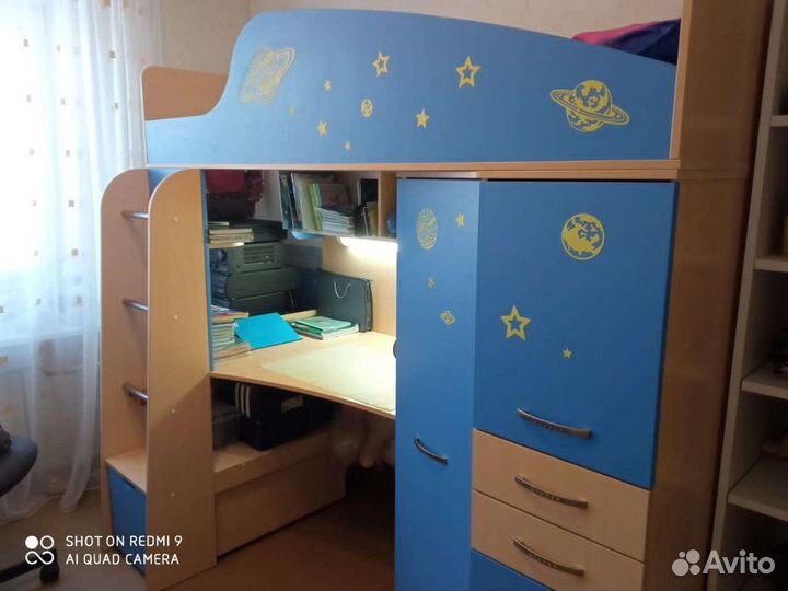 Детская кровать чердак со столом и шкафом