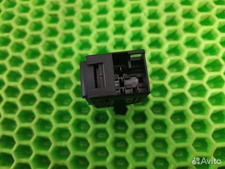 Кнопка стеклоподъемника