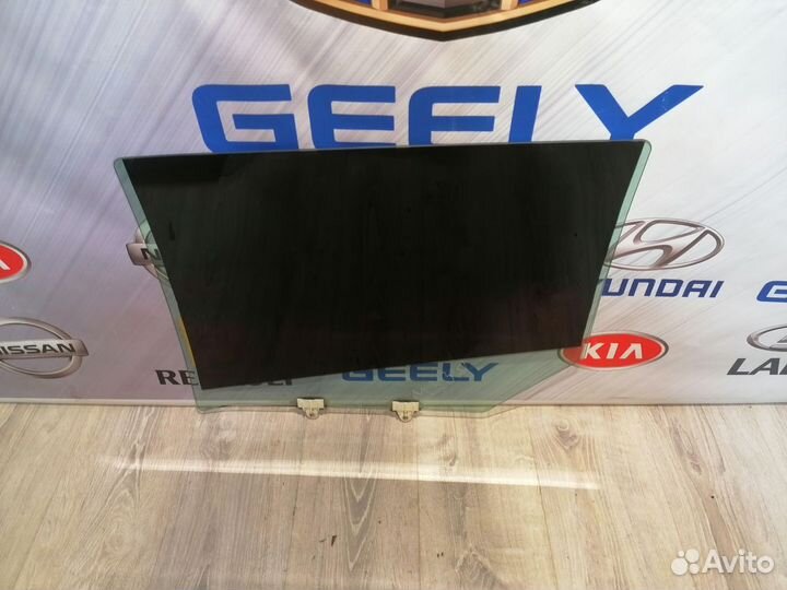 Стекло боковое двери Renault megane 3 Прав