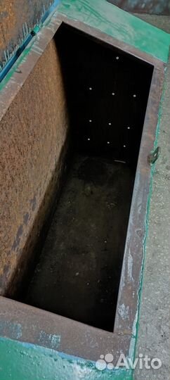 Металлическая коробка