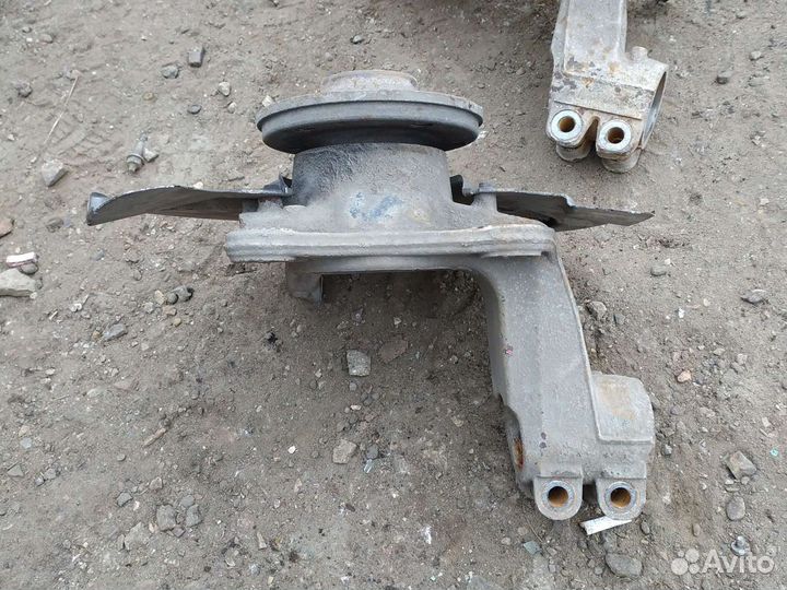 Поворотный кулак правый volkswagen t5