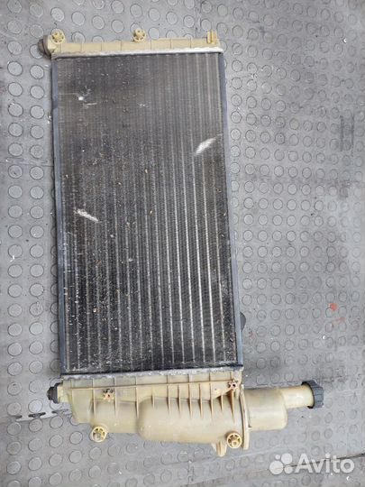 Радиатор охлаждения двигателя Nissan 100NX