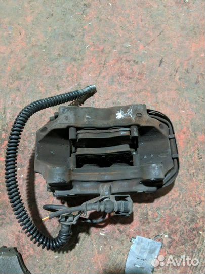 Суппорт тормозной задний правый Audi Q7 4L 3.6