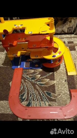 Домик кукольный, гараж - парковка