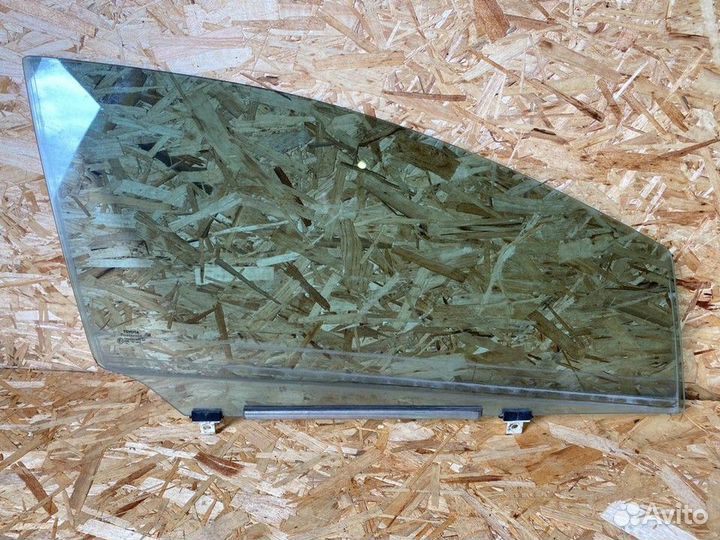 Стекло двери передней правой Toyota Avensis