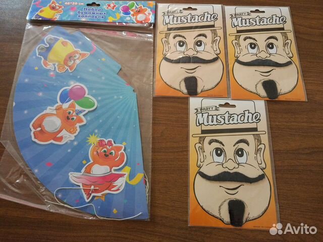 Маскарадные усы и колпаки