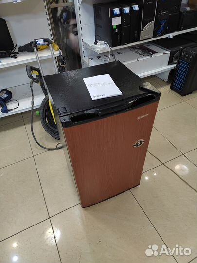 Холодильник компактный dexp S201AMG коричневый