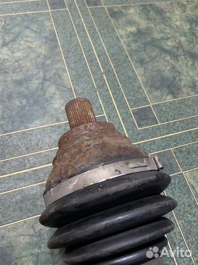 Полуось (привод в сборе) VW Passat B6