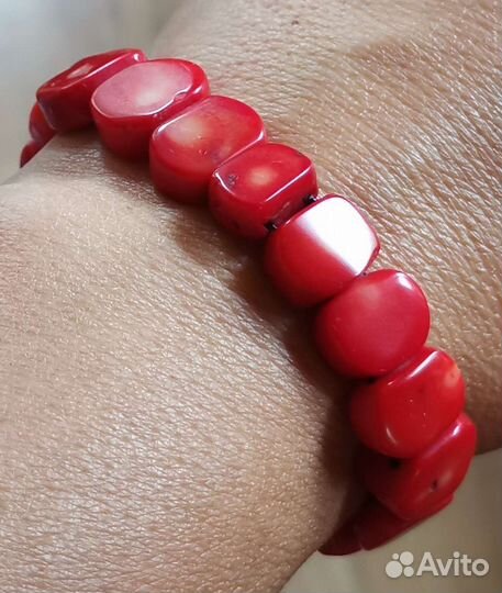 Коралловый браслет