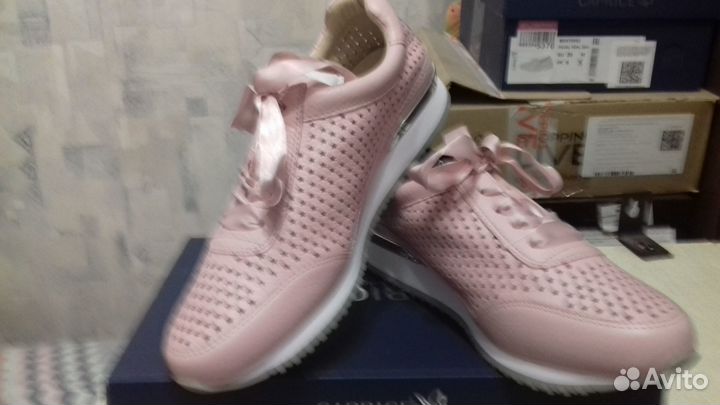 Кроссовки caprice новые размер 39