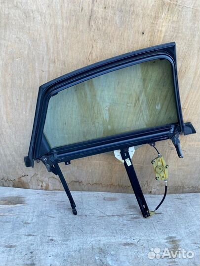 Стекло заднее левое Audi A6 C6