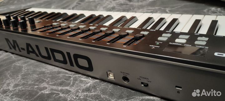 M-Audio Oxygen 49 Mk 4 midi клавиатура