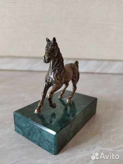 Бронзовая статуэтка Конь