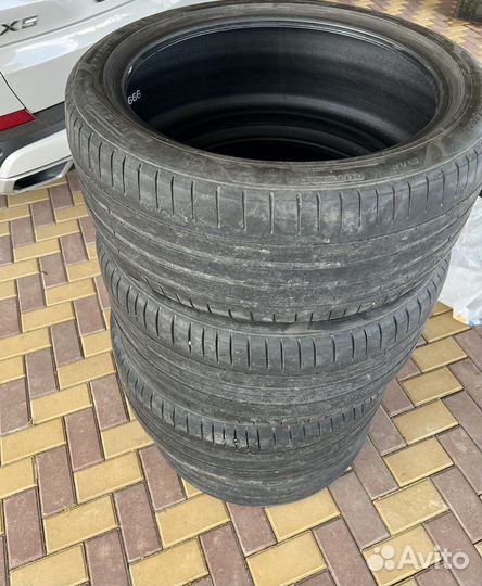 Pirelli P Zero Luxury Saloon 275/40 R21 и 315/35 R21 107Y