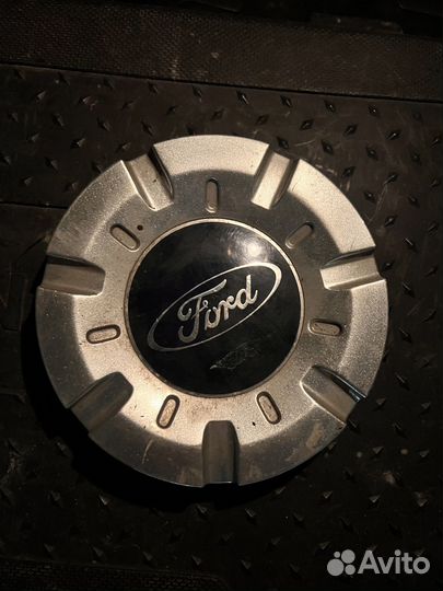 Заглушка литого диска Ford