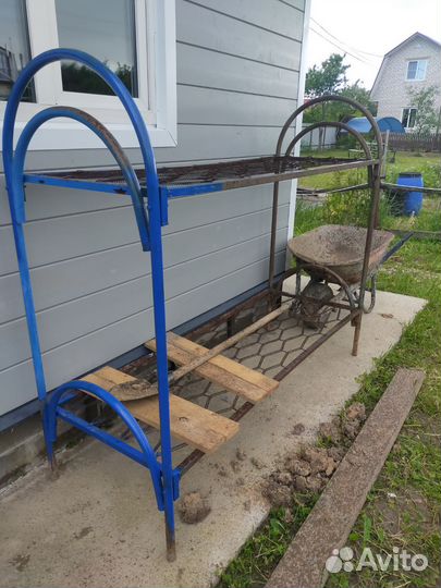 Двухъярусная кровать