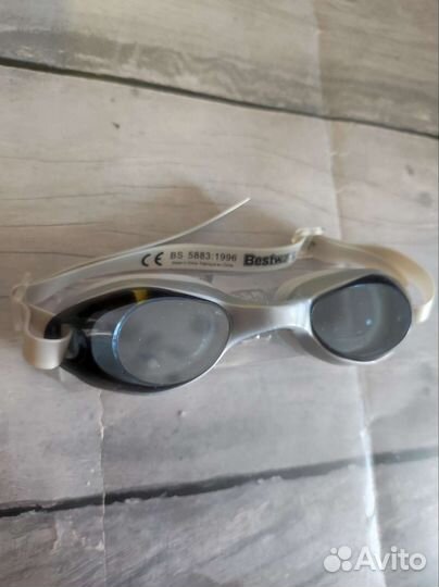 Очки для плавания новые